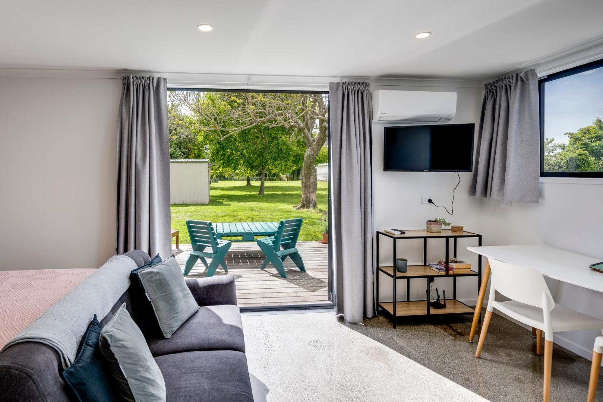 Modern Studio Near Clive River Exterior foto